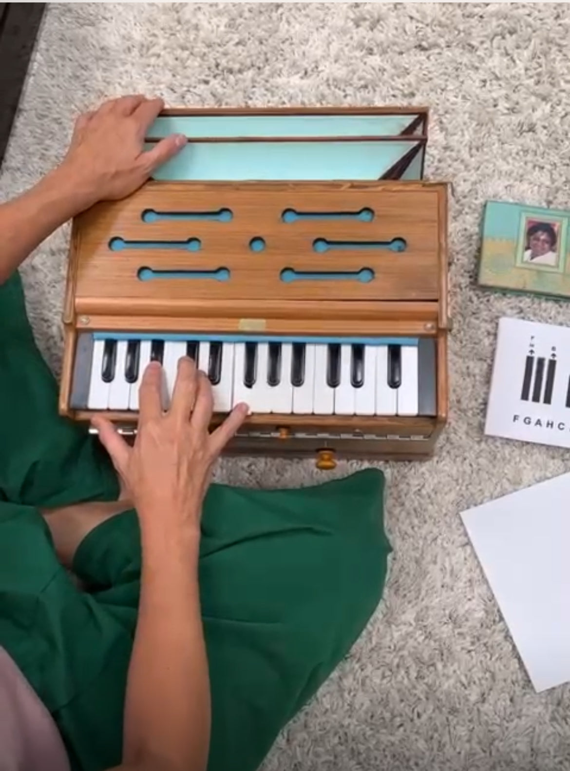 HARMONIUM-SPIELEN UND SINGEN FÜR BEGINNER